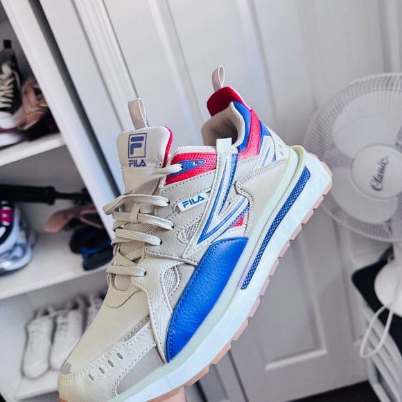 Neatly used Fila sneakers for men - Picture 1 of 4
